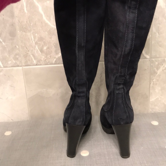 Gorgeous suede boots 💎 - Picture 2 of 8